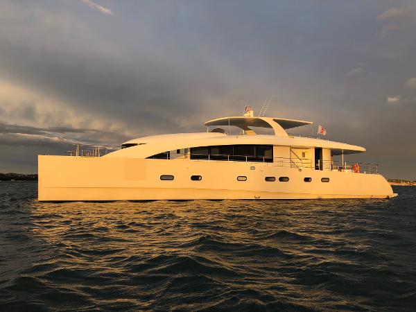 2005 H2O CATA MOTOR YACHT