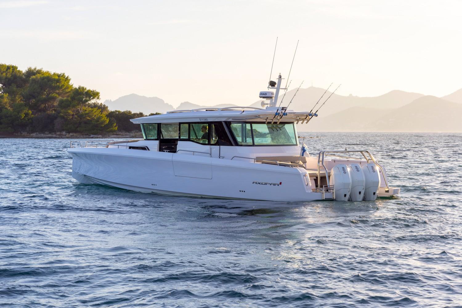 2025 Axopar 45 XC Cross Cabin