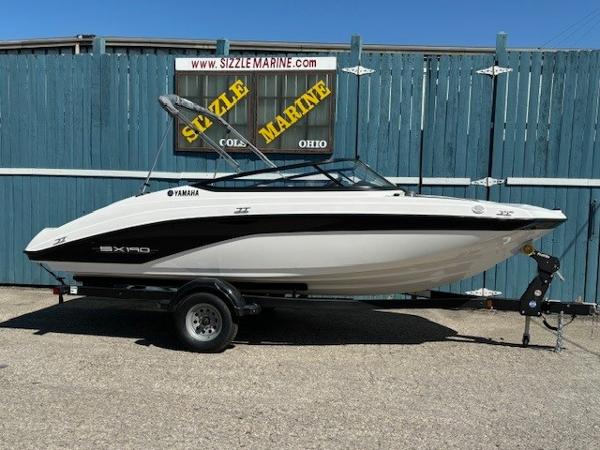 Yamaha Boats SX190 2025 Yamaha Boats SX190 on trailer, displayed at Sizzle Marine, Columbus, Ohio.