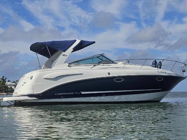 Chaparral Signature 290 2009 Chaparral Signature 290 boat on calm water under a blue sky.