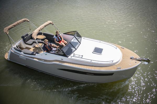 2025 Maxima 920 cabin