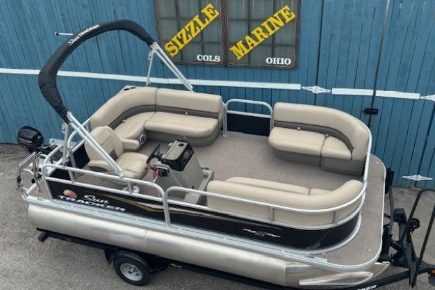 2024 Sun Tracker Party Barge 16 DLX