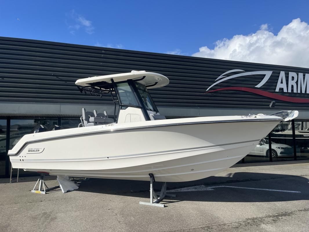 2025 Boston Whaler 250 Outrage