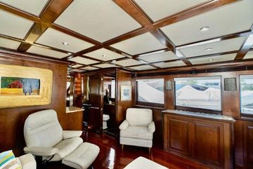 2027 Legend Boats 720 Skylounge