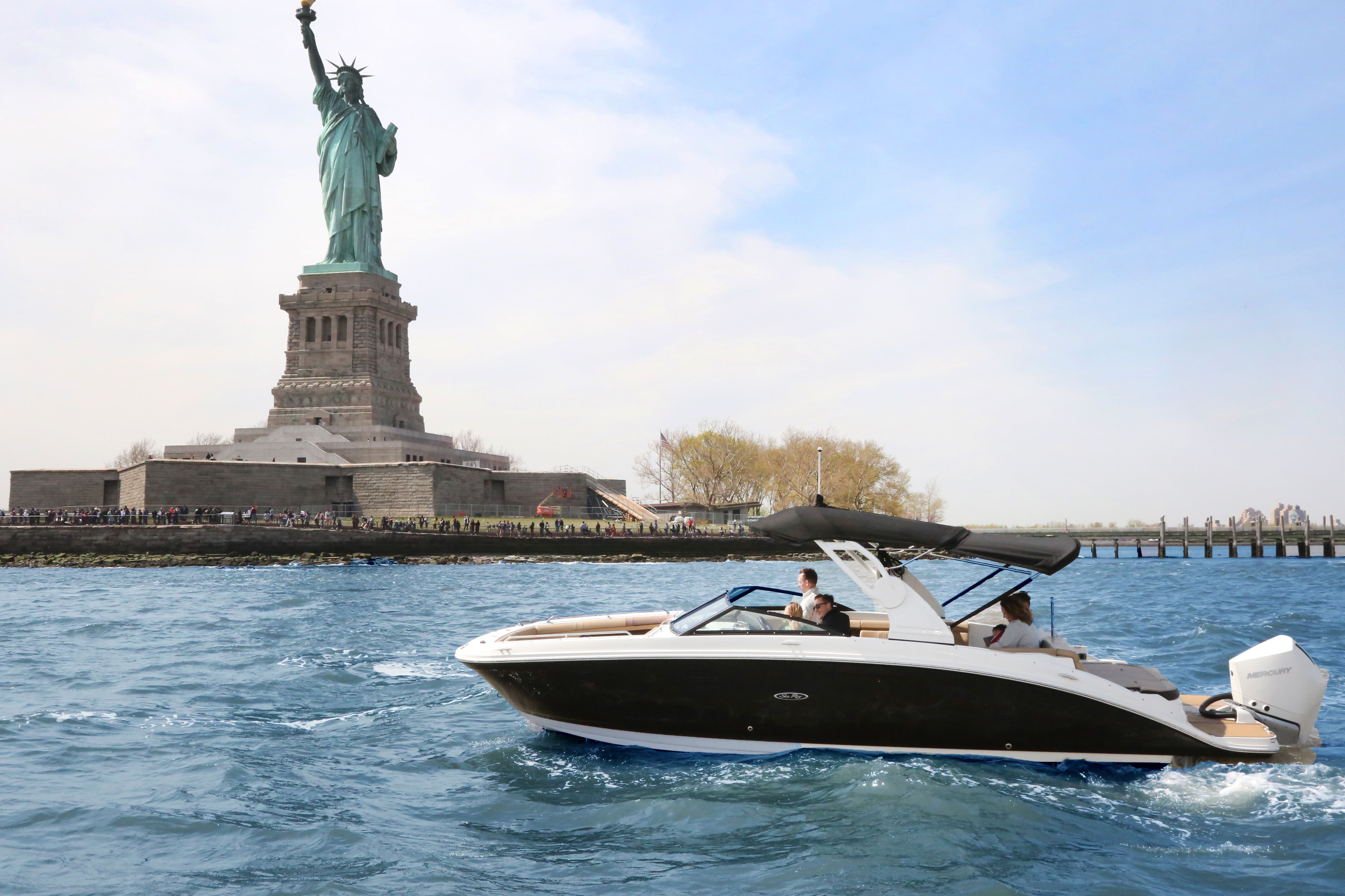 2020 Sea Ray SDX 270 Outboard