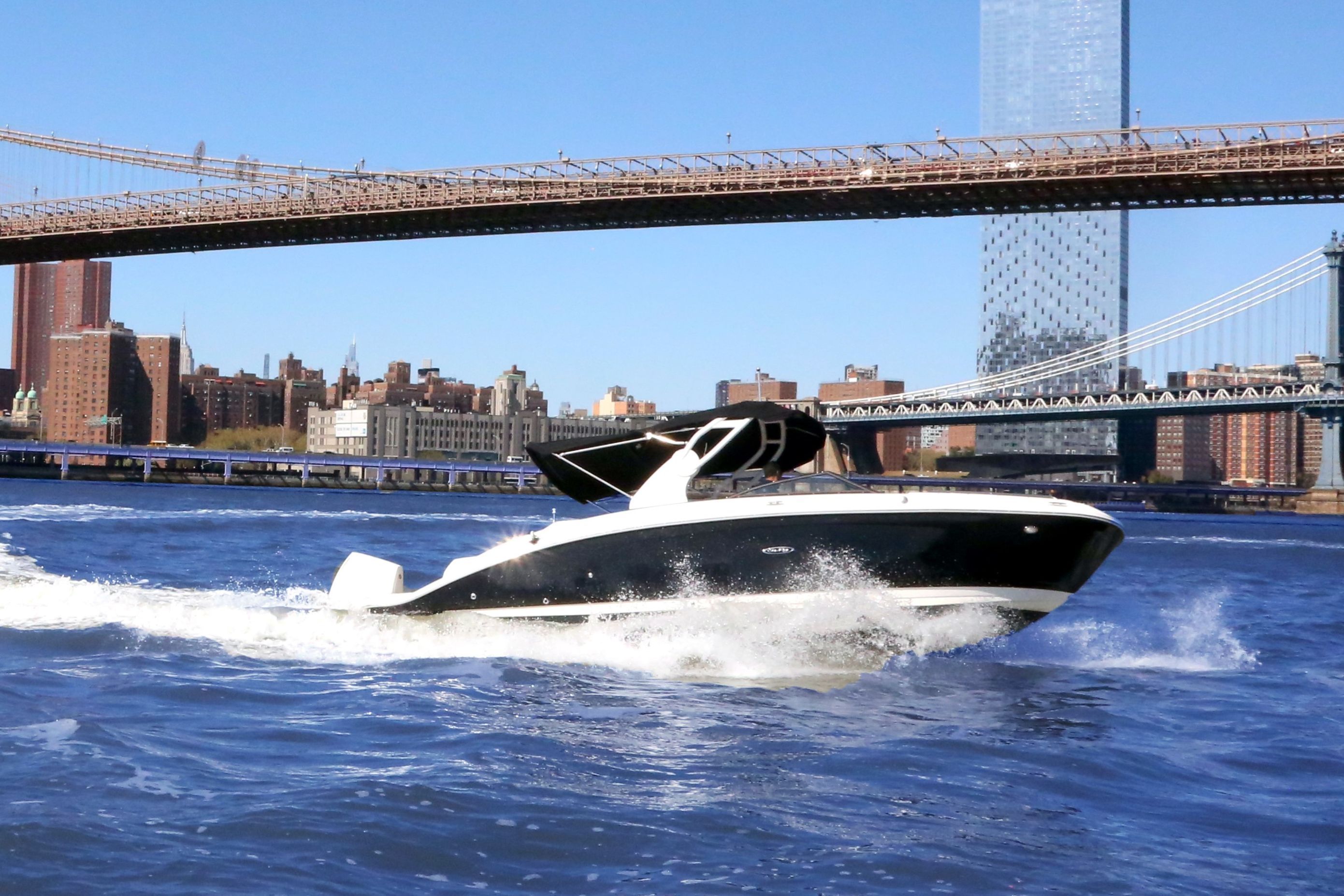 2020 Sea Ray SDX 270 Outboard