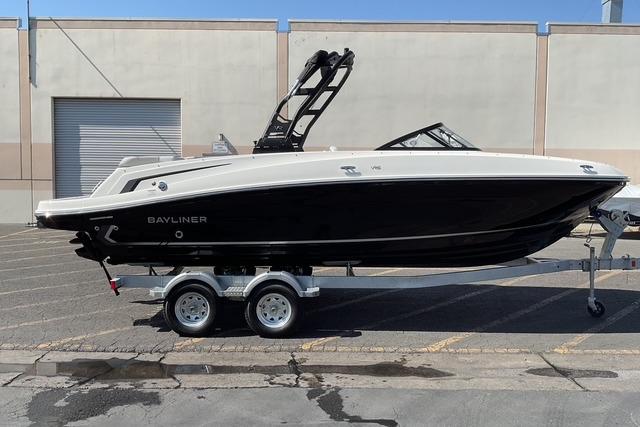 2025 Bayliner VR6 Bowrider I/O