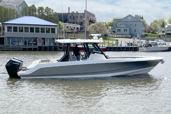 2025 Boston Whaler 360 Outrage