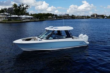 2026 Boston Whaler 330 Vantage