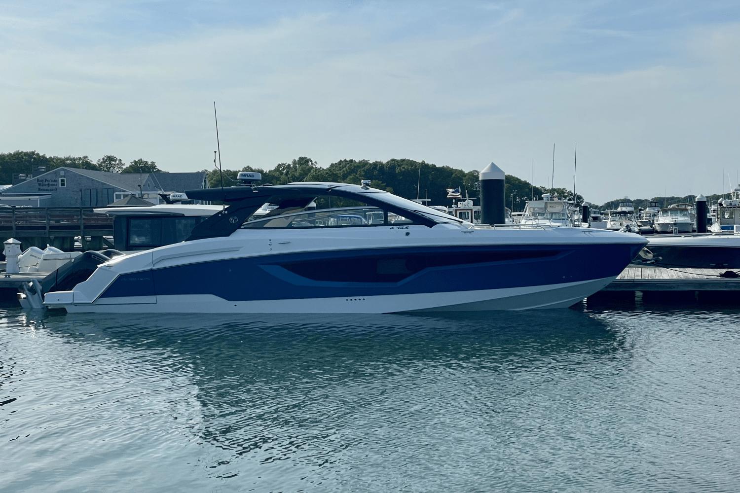 Cruisers Yachts 42 GLS Outboard