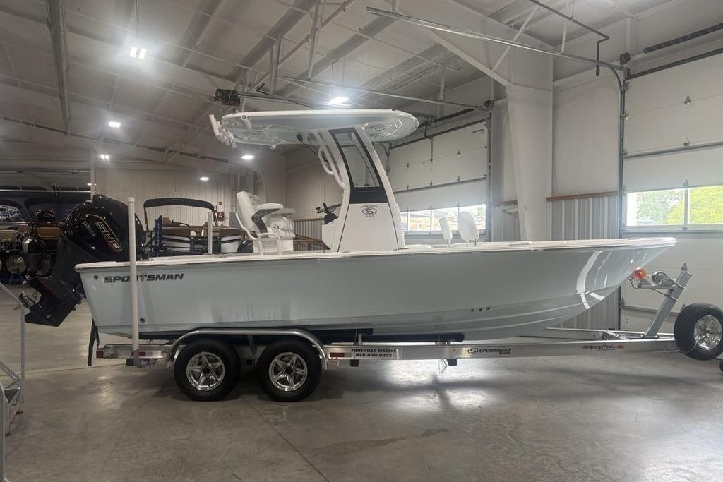 2026 Sportsman Masters 227 Bay Boat