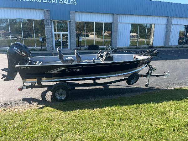 Lund 1600 Fury SS 2025 Lund 1600 Fury SS boat on trailer outside dealership.