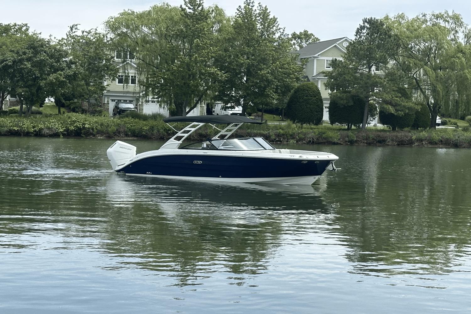2025 Sea Ray SDX 270 Outboard