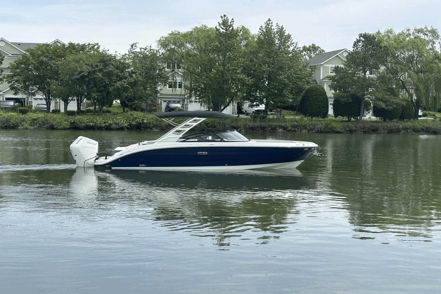 2025 Sea Ray SDX 270 Outboard