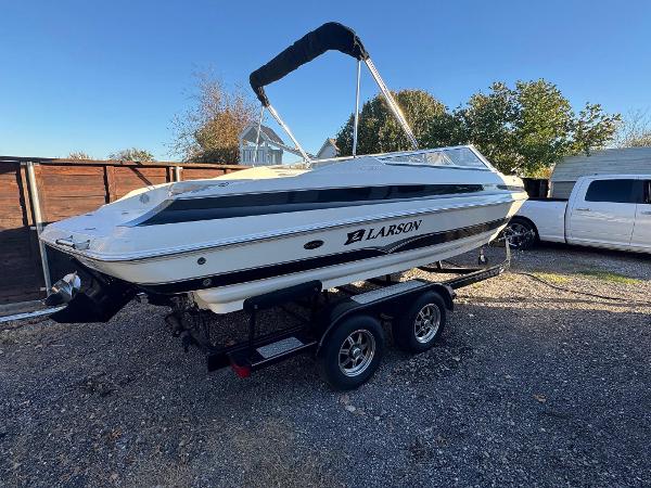 2006 Larson LXi 228