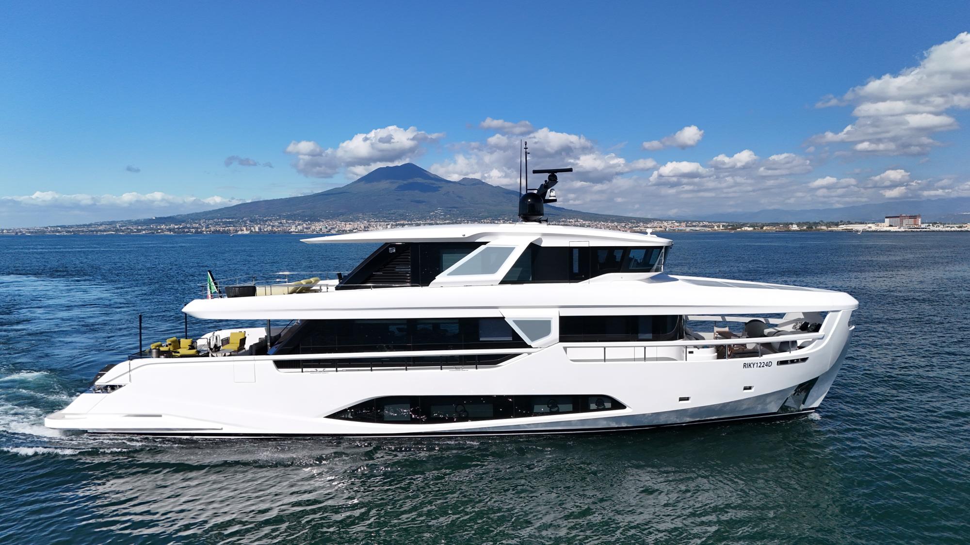 Ferretti Yachts INFYNITO 90 2024 Ferretti Yachts INFYNITO 90 cruising on open water with scenic mountain backdrop.