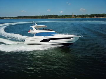 2025 Prestige 590