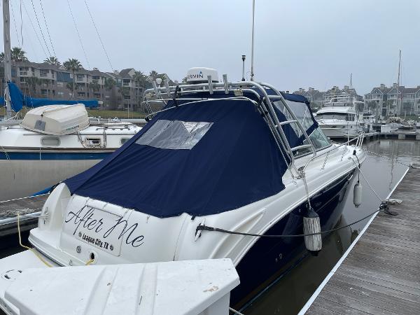 Sea Ray 290 Amberjack 2005 Sea Ray 290 Amberjack boat docked with blue cover in marina.