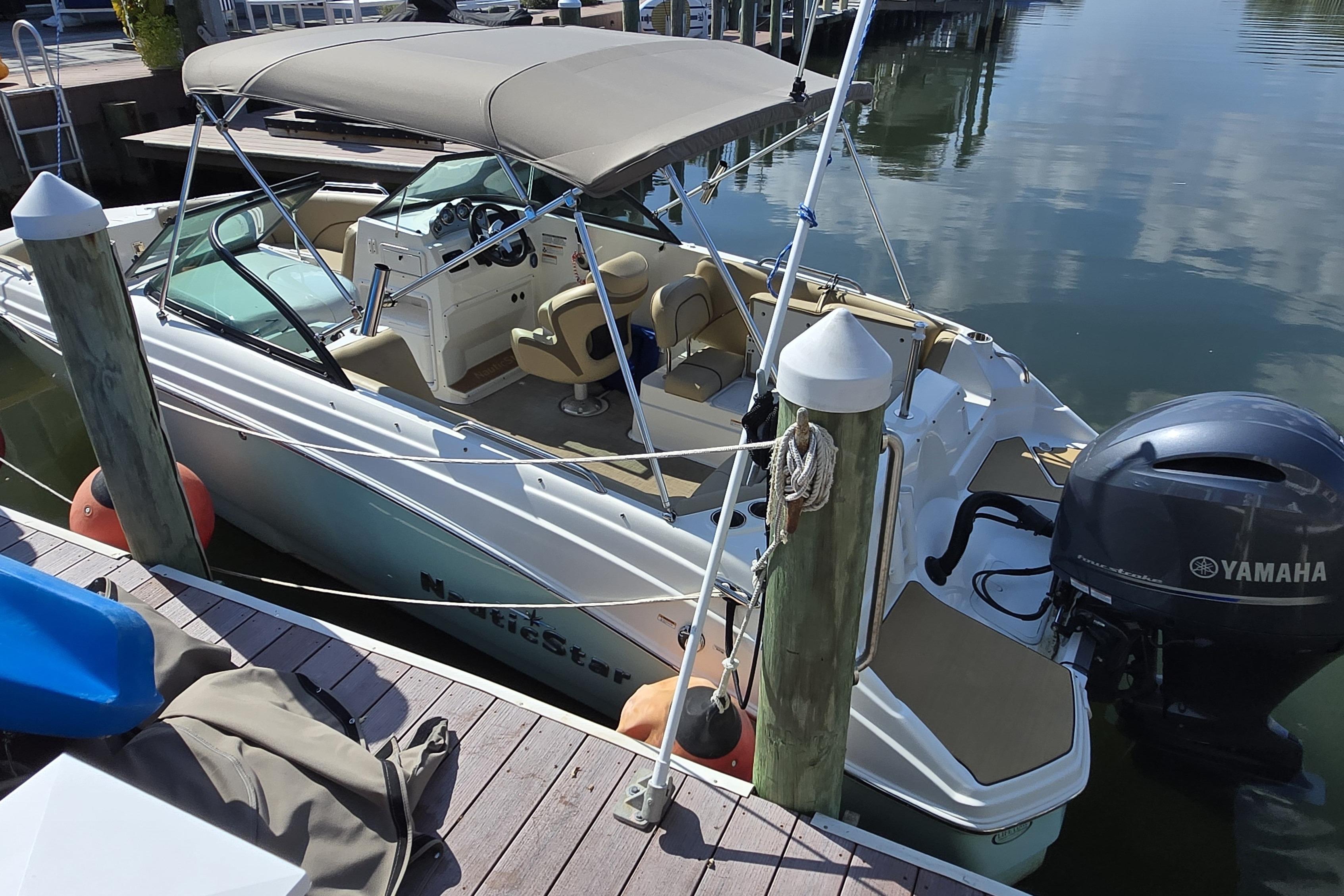 2020 NauticStar 223 DC