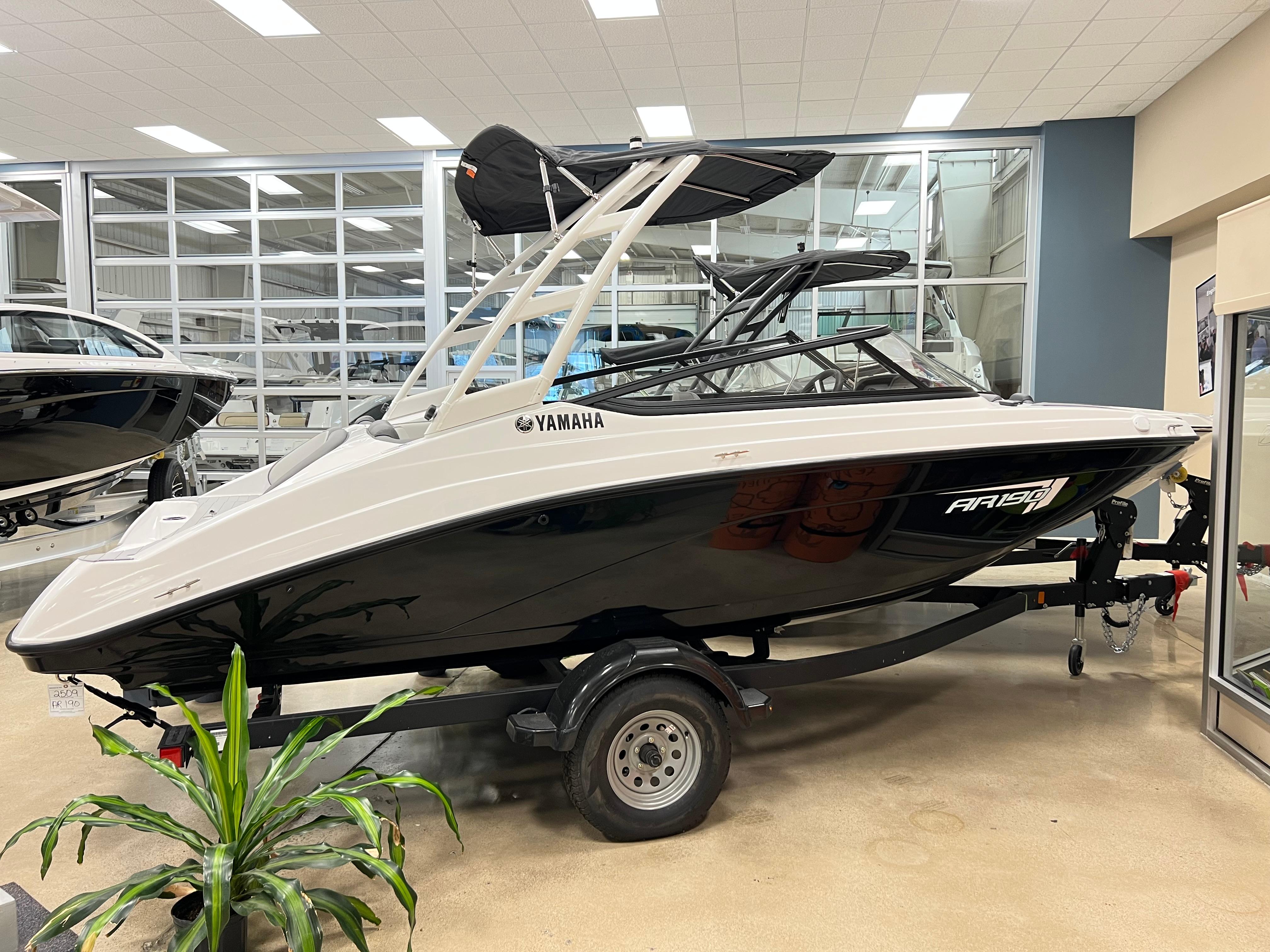2025 Yamaha Boats AR190