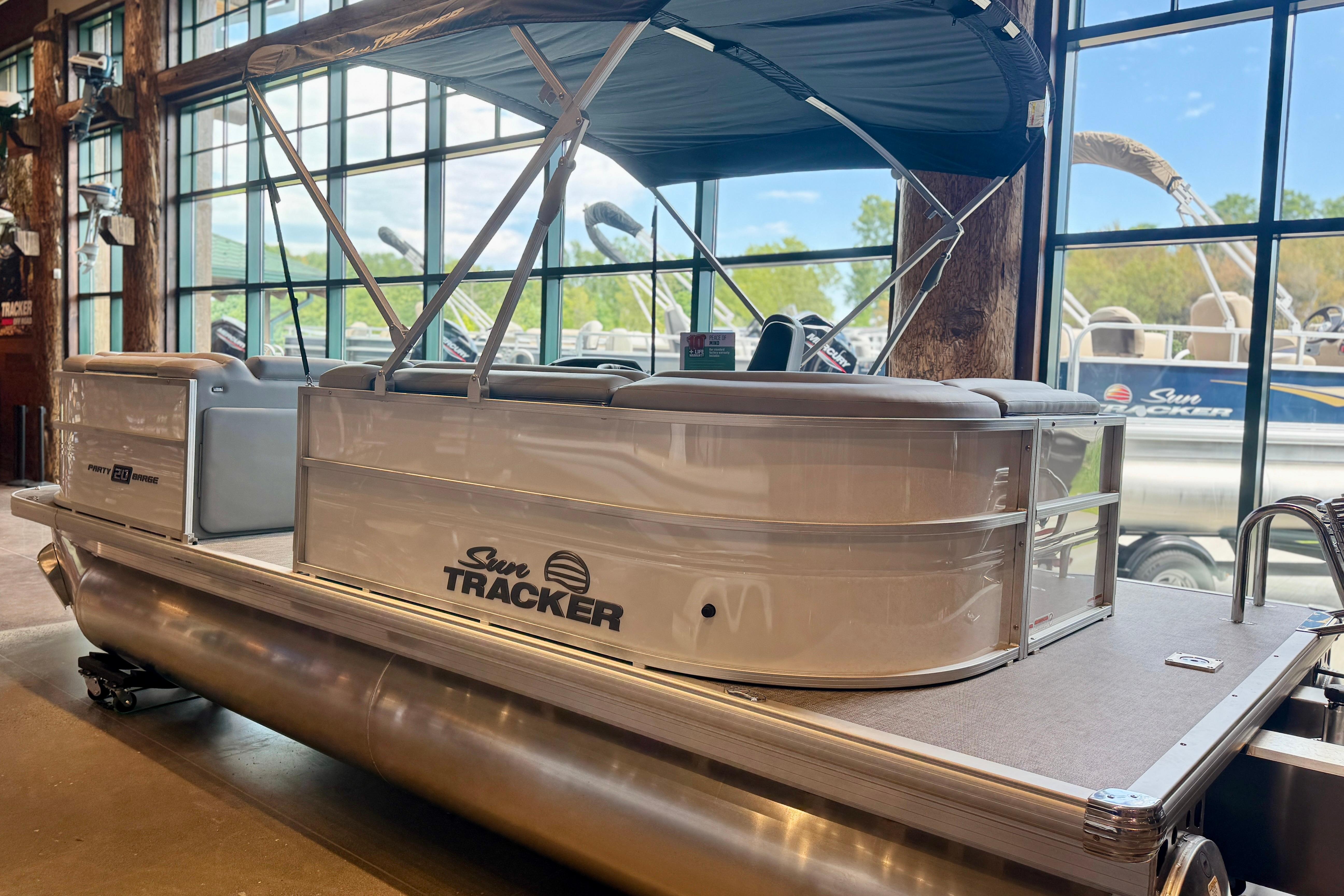 2026 Sun Tracker Party Barge 20 DLX