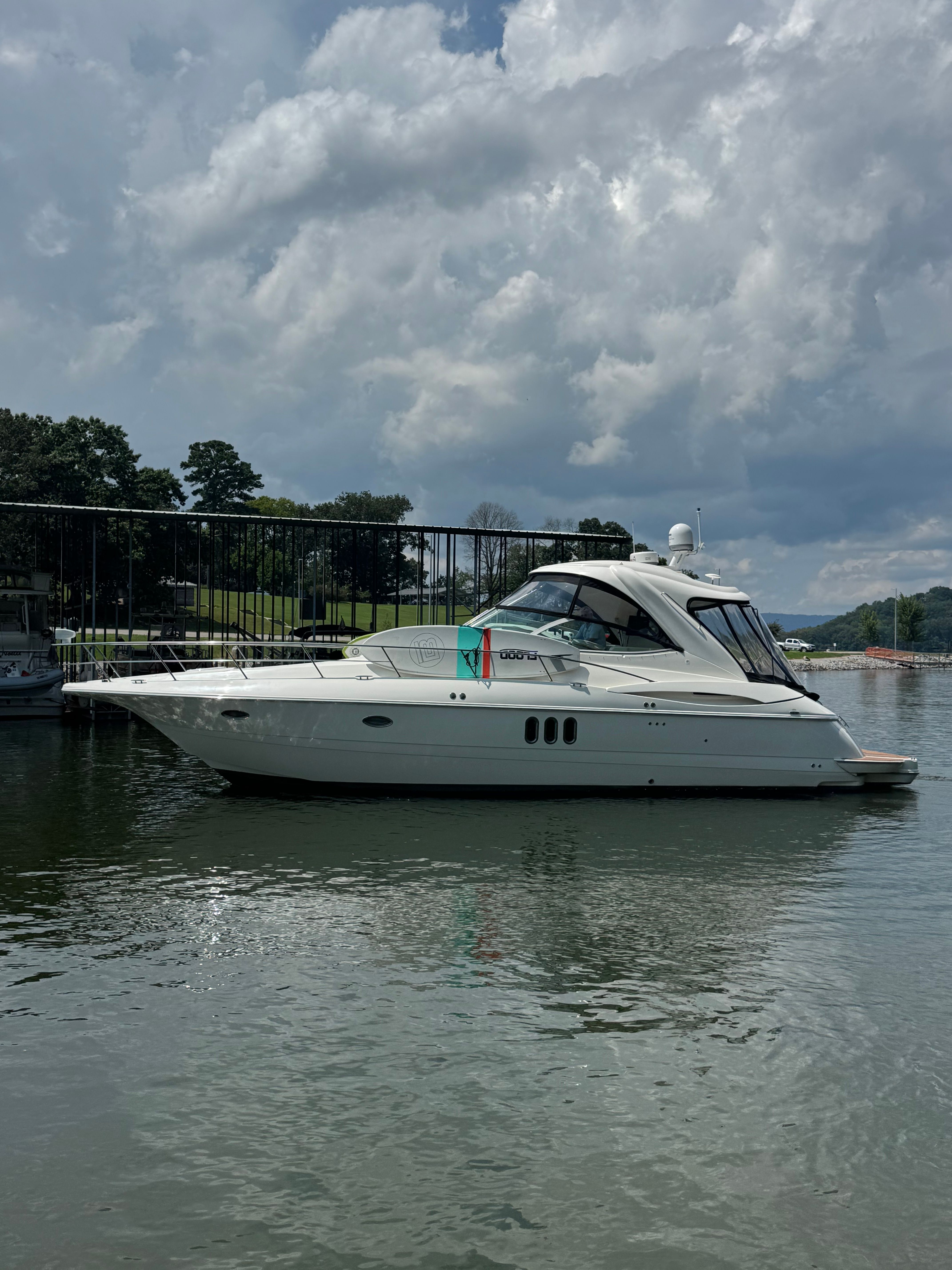 2007 Cruisers Yachts 42 Express