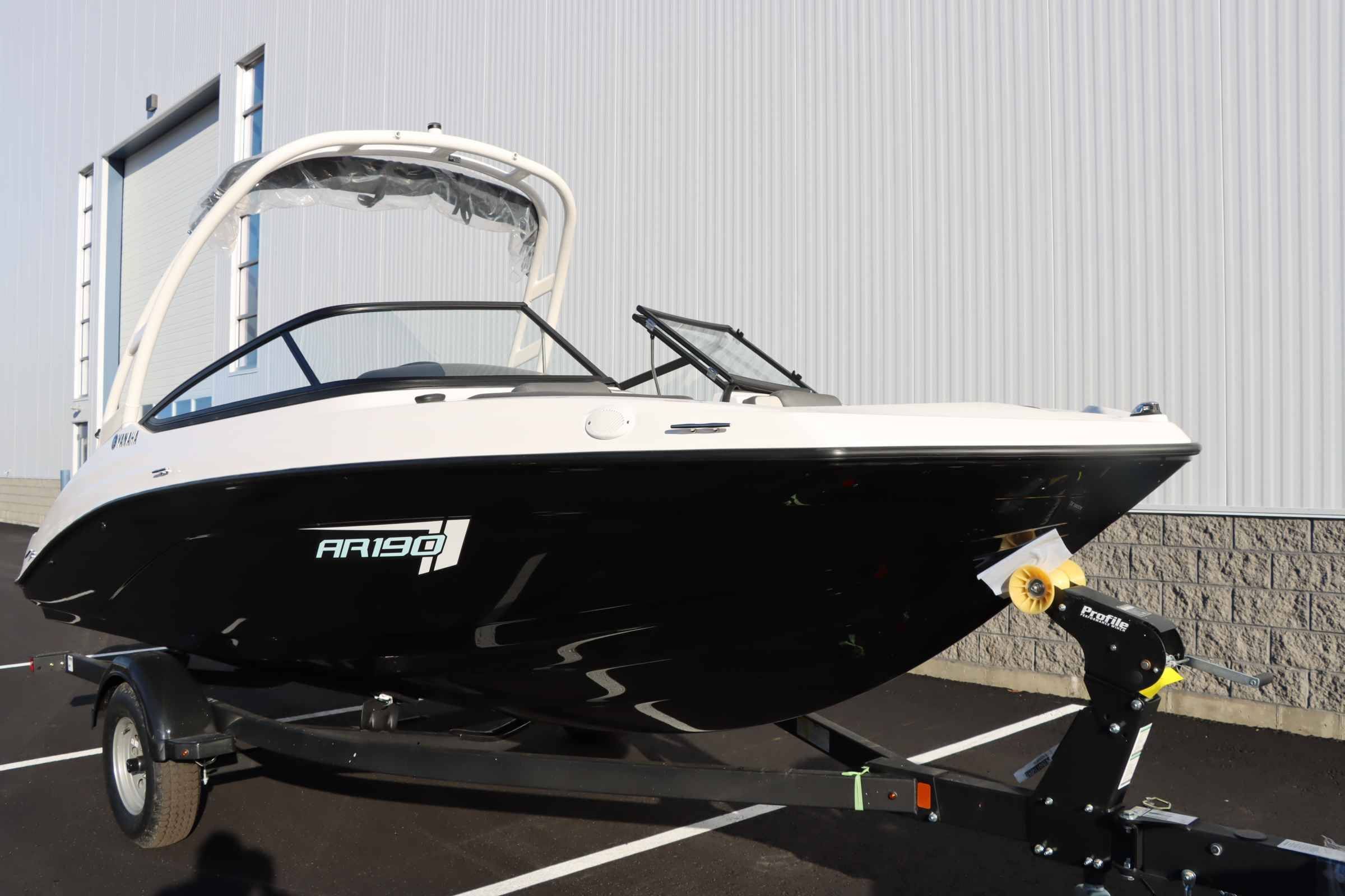 2025 Yamaha Boats AR190