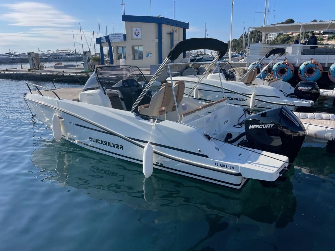 Quicksilver Activ 675 Sundeck
