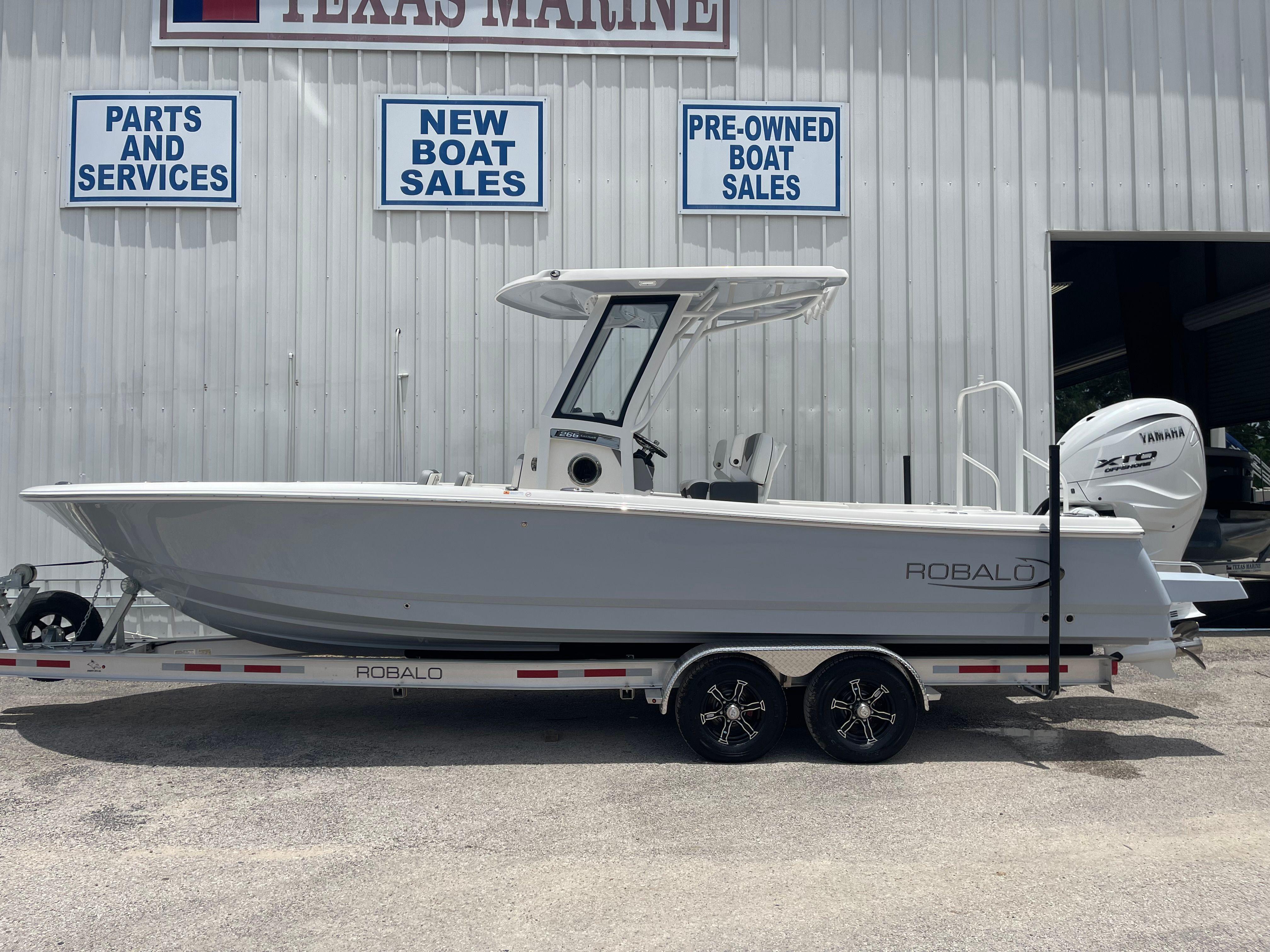 2025 Robalo 266 Cayman