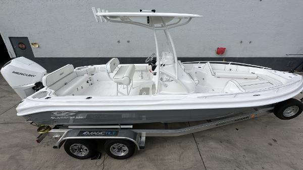 Glasstream 240 CCX 2025 Glasstream 240 CCX boat on trailer, featuring sleek design and spacious seating.