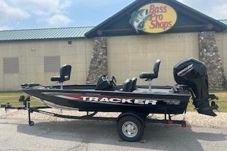Tracker Pro Team 175 Crappie Edition 2026 Tracker Pro Team 175 Crappie Edition boat outside Bass Pro Shops.