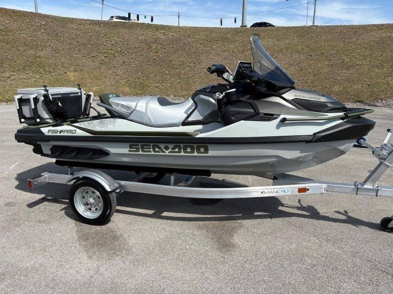 2025 Sea-Doo FishPro Apex 300 w/ Sound