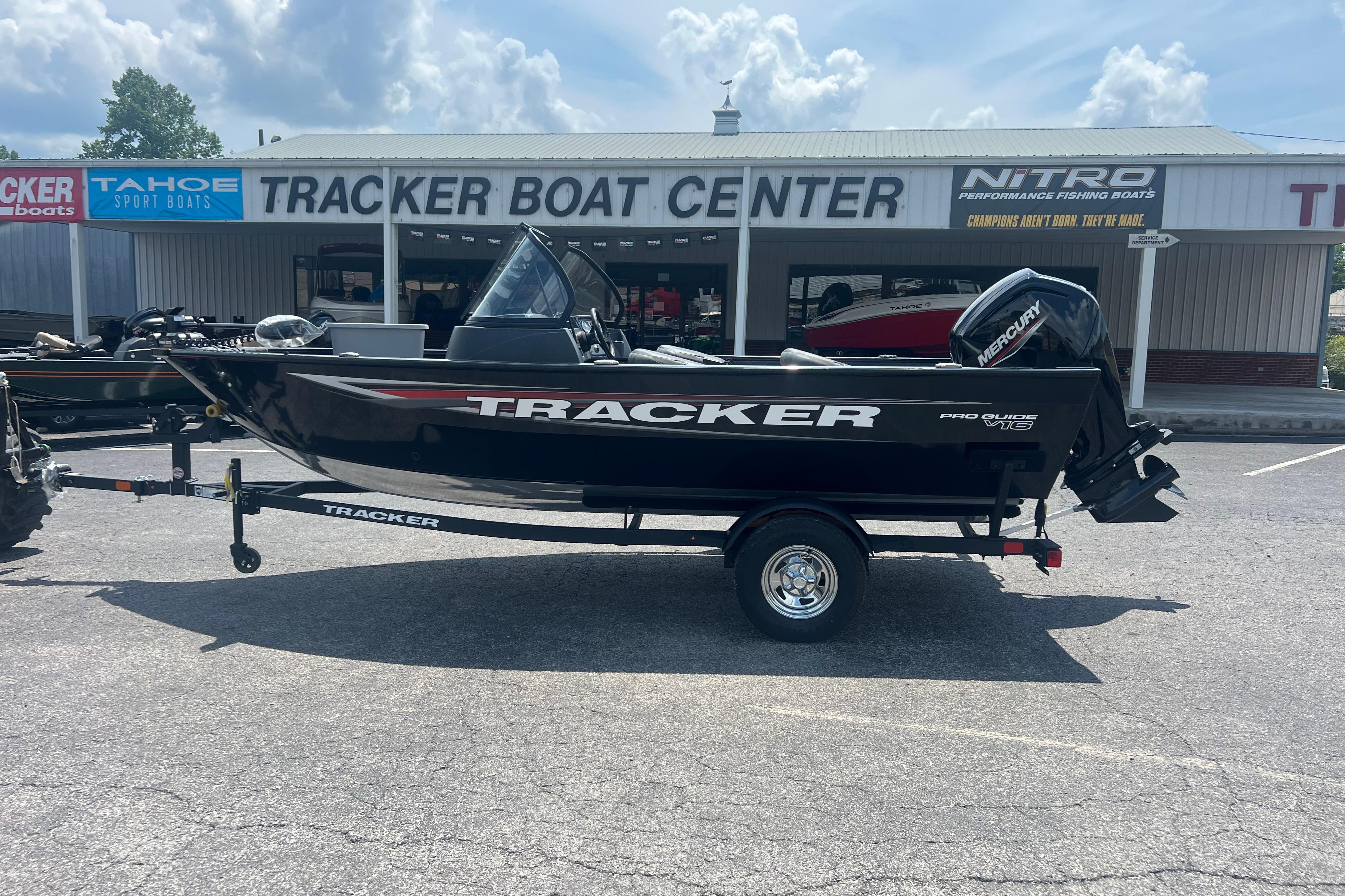 2026 Tracker Pro Guide V-16 WT