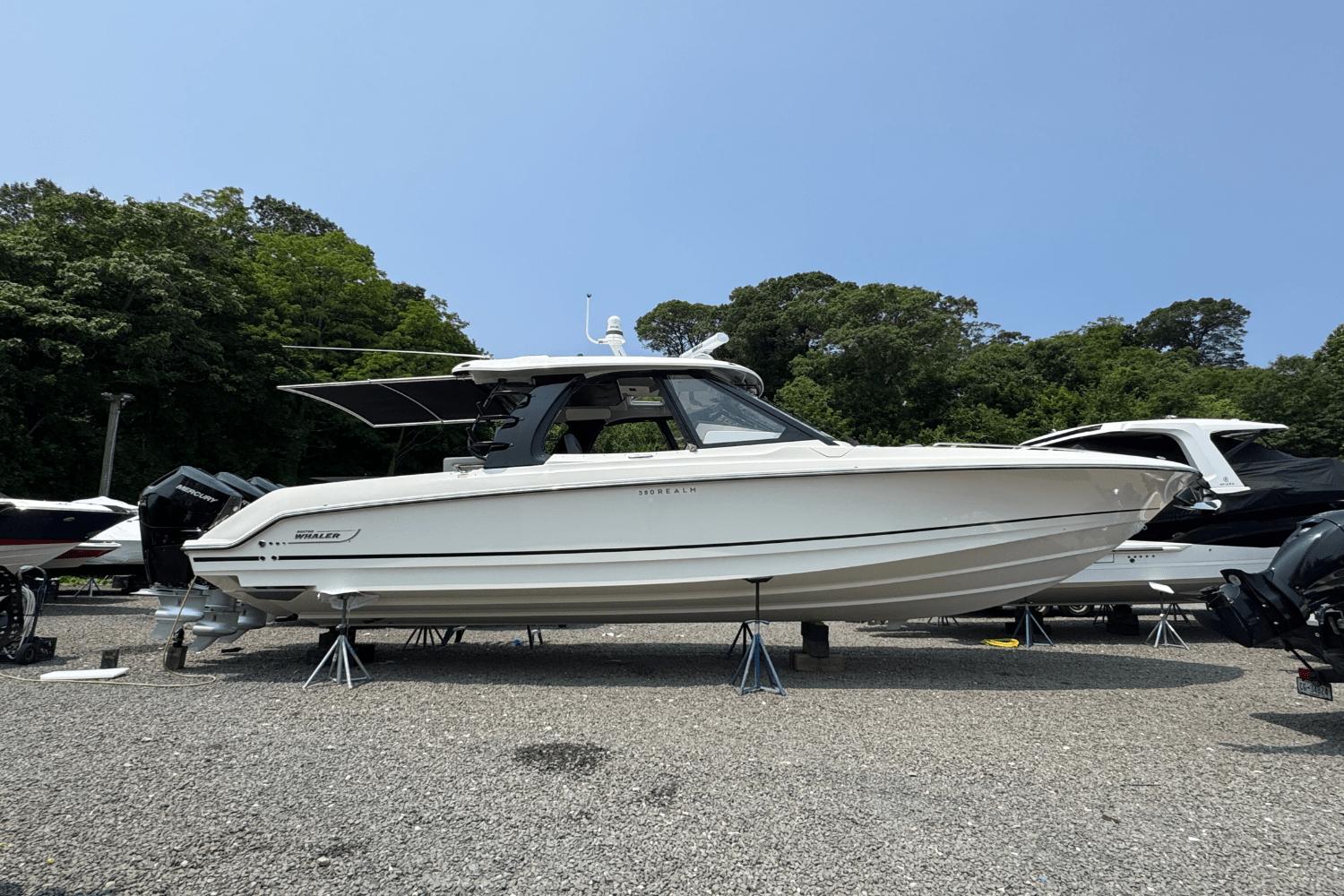 2025 Boston Whaler 380 Realm