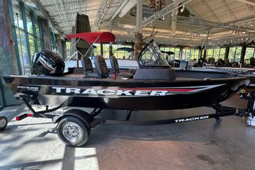 2026 Tracker Pro Guide V-16 WT