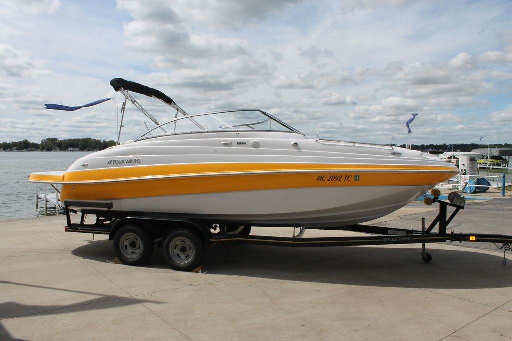 2008 Four Winns 224 Funship