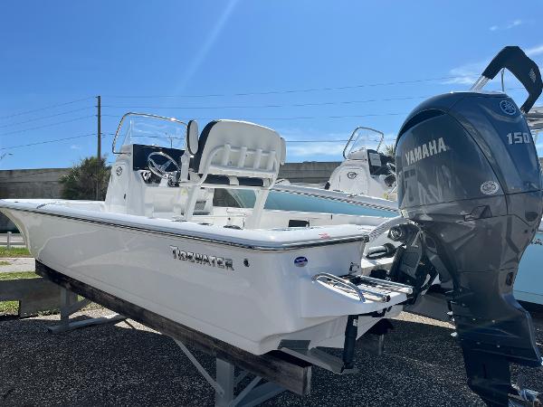 2026 Tidewater 2110 Bay Max
