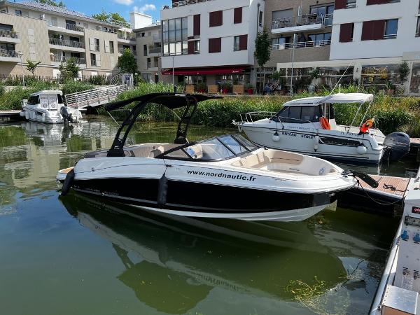 2024 Bayliner VR5 Inboard