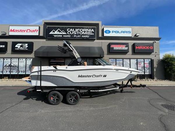2024 MasterCraft XT20