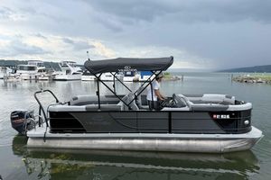 Veranda Relax VR22RC 2024 Veranda Relax VR22RC pontoon boat on a lake with overcast skies.
