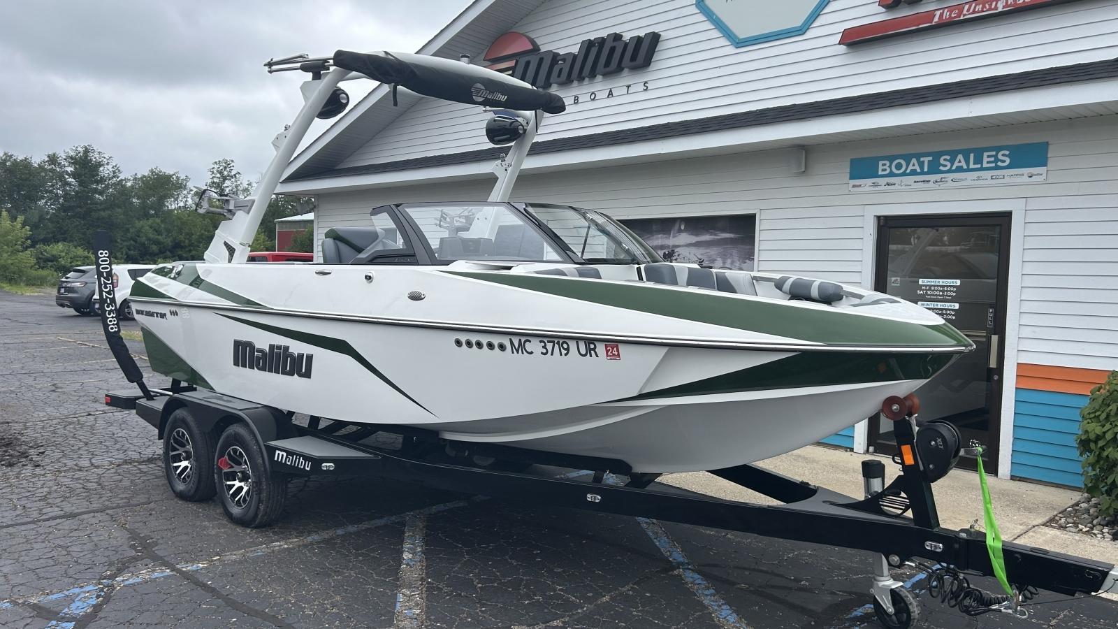 Malibu Wakesetter 21 VLX 2021 Malibu Wakesetter 21 VLX boat on trailer outside dealership.