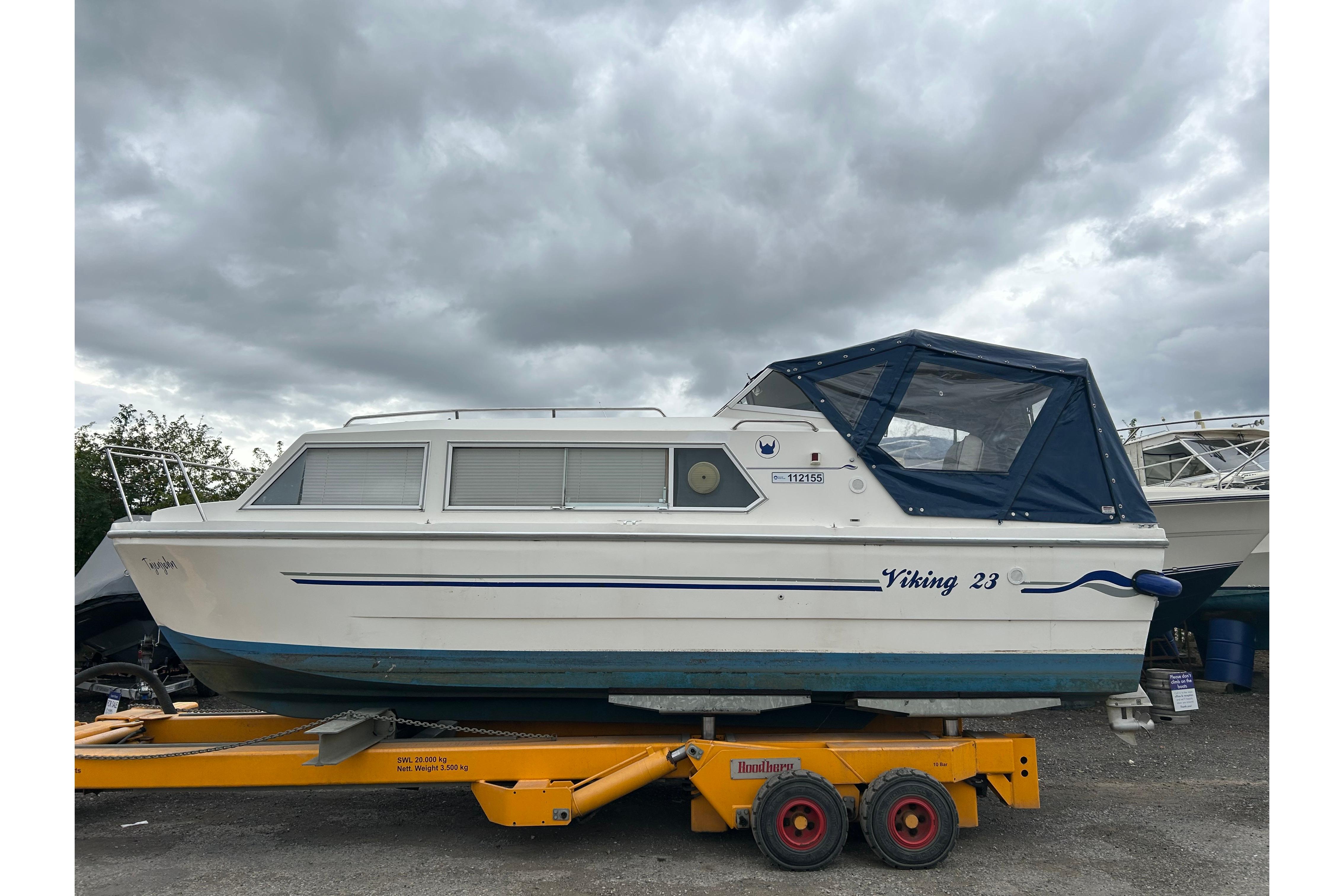 2005 Viking 23 Narrowbeam