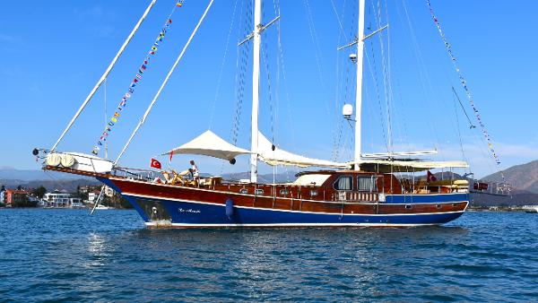 2005 Custom 24 m Gullet