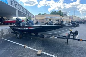 Tracker Pro Team 190 2026 Tracker Pro Team 190 boat on trailer at dealership.