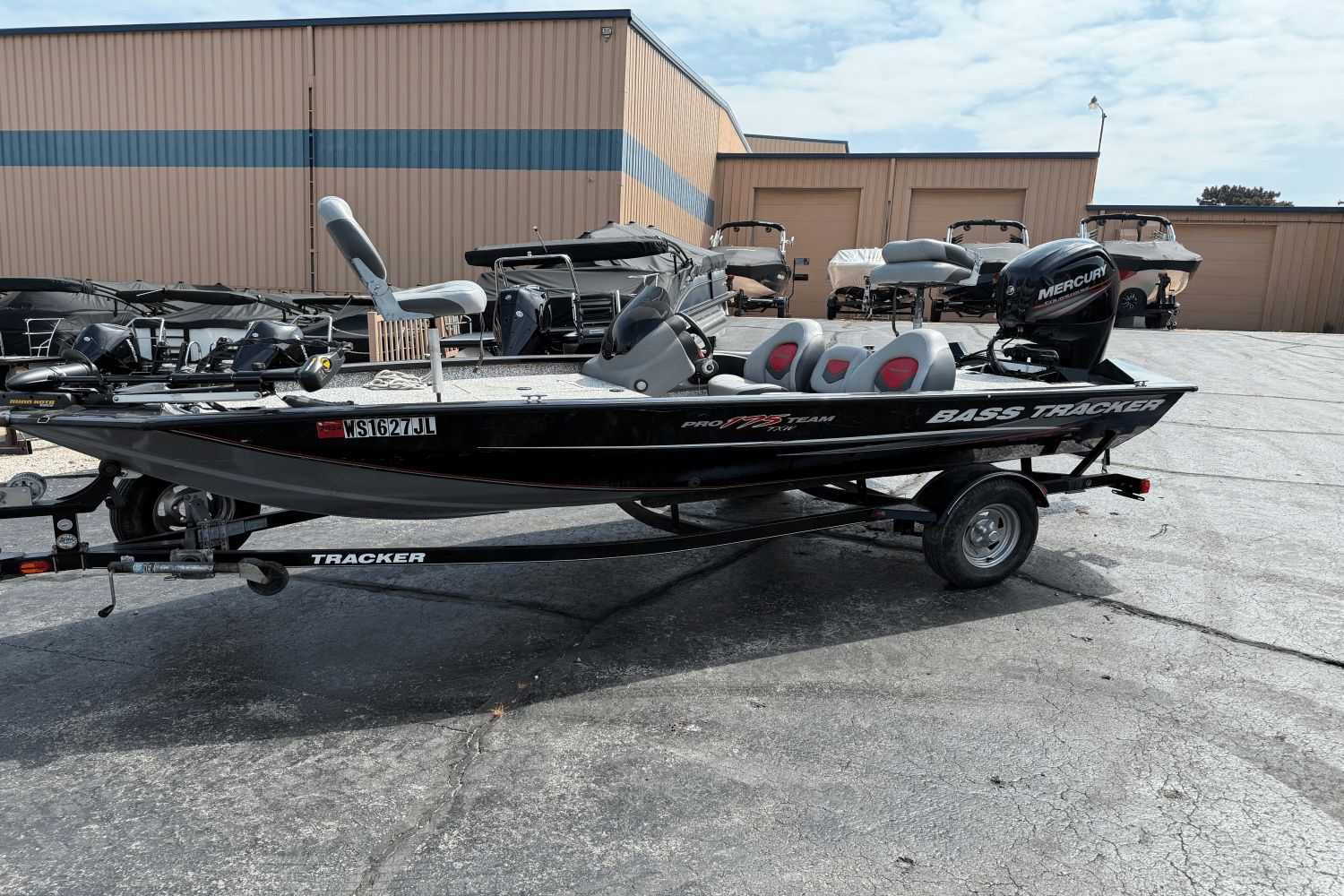 Sun Tracker PRO TEAM 17 2015 Sun Tracker PRO TEAM 17 bass boat on trailer, parked outdoors.
