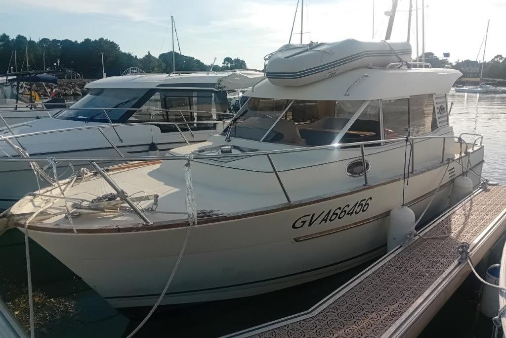 ACM Heritage 26 1999 ACM Heritage 26 boat docked at marina, featuring sleek design and inflatable dinghy on roof.
