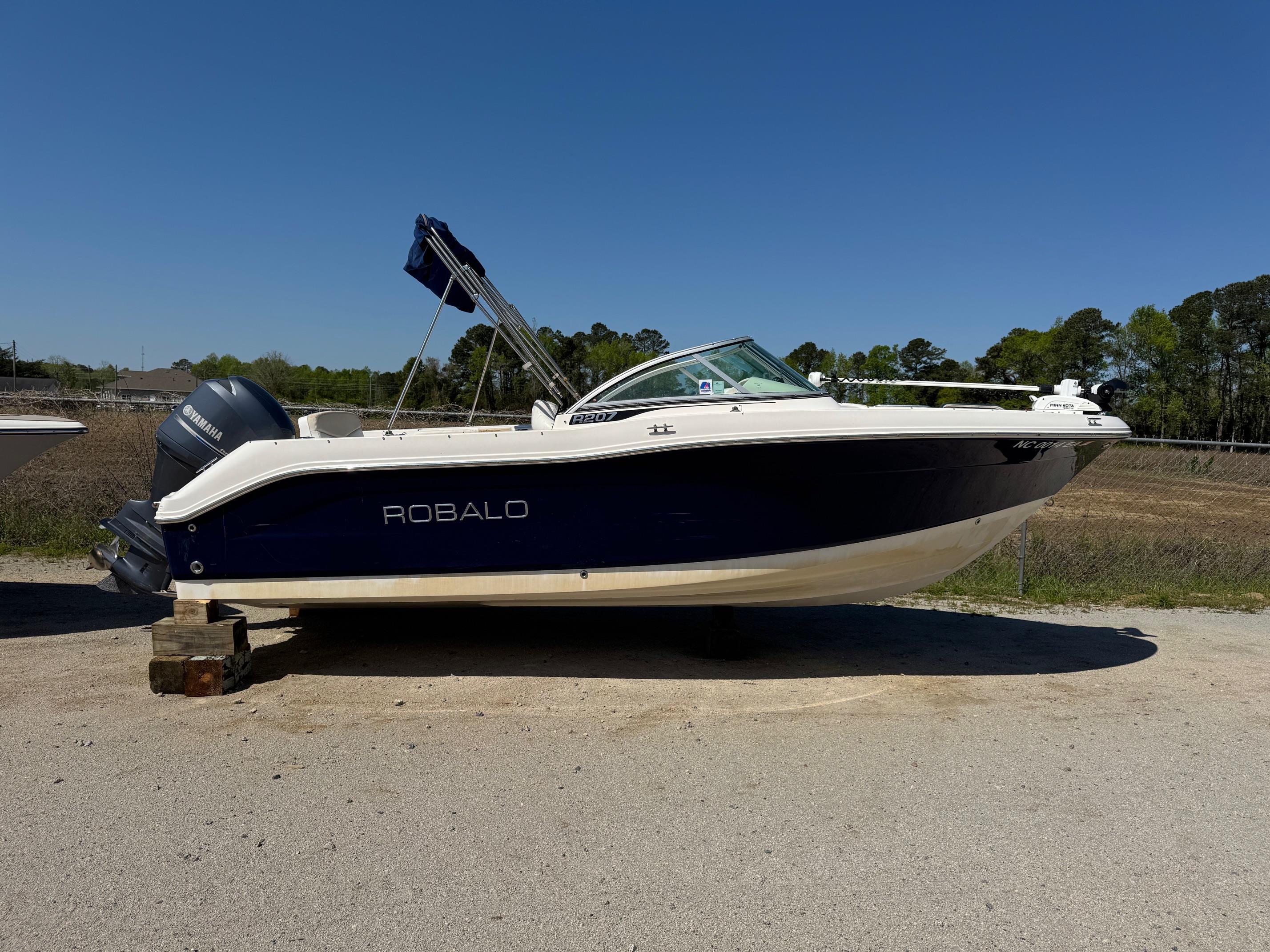 2014 Robalo R207 Dual Console