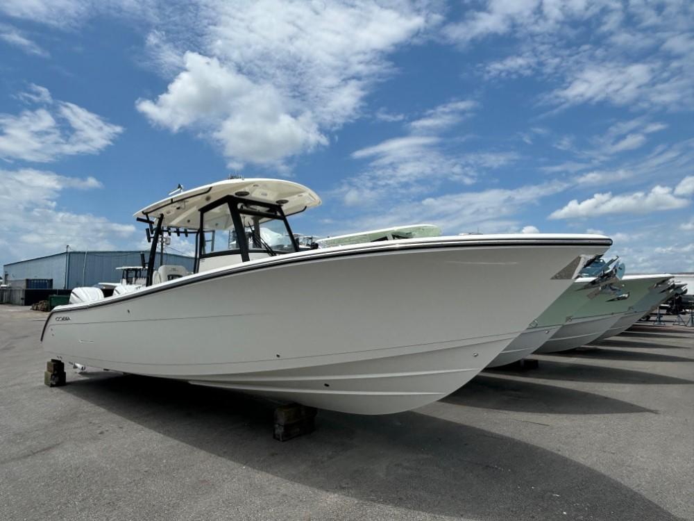 2025 Cobia 320 CC