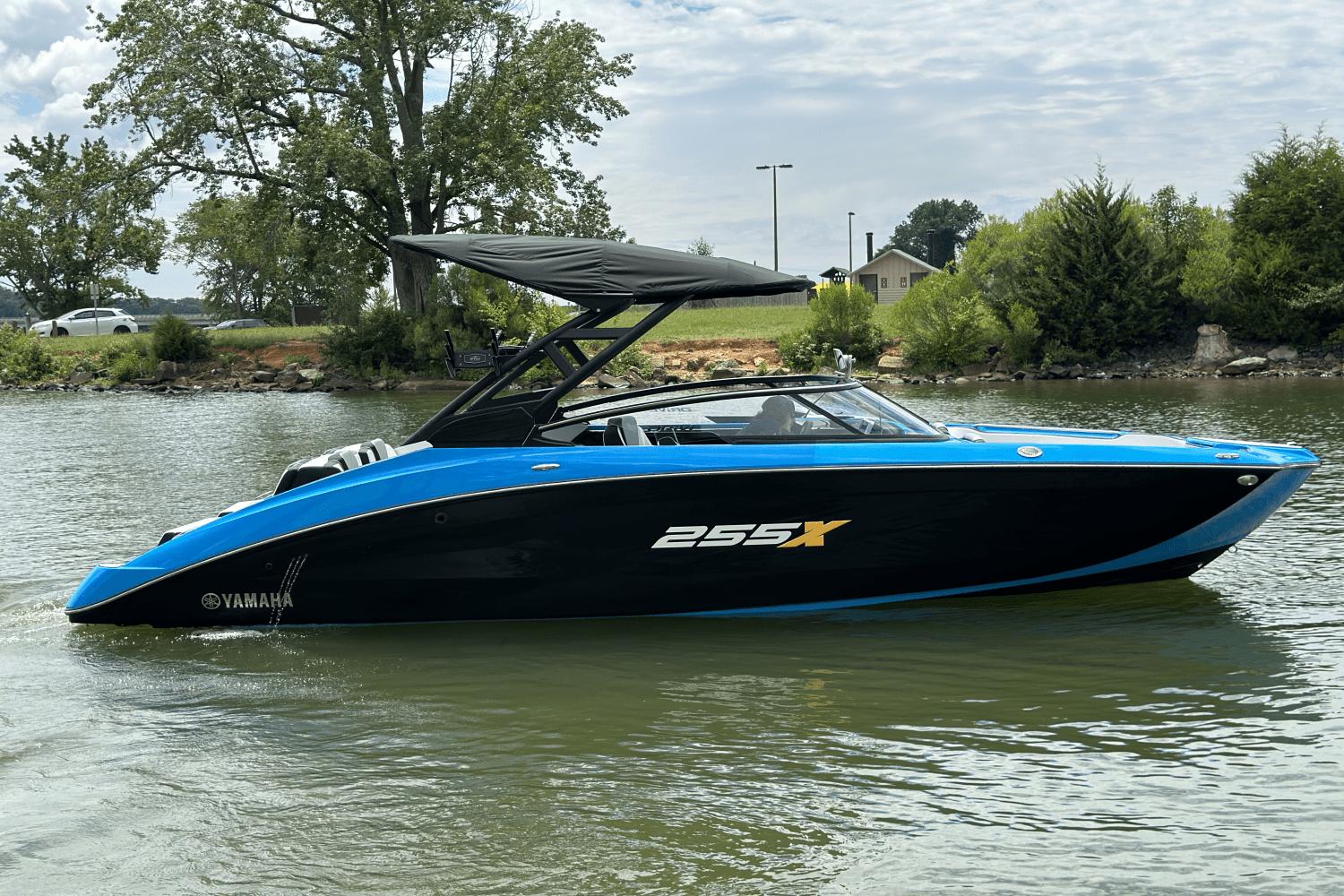 255XD Wake Series Boats