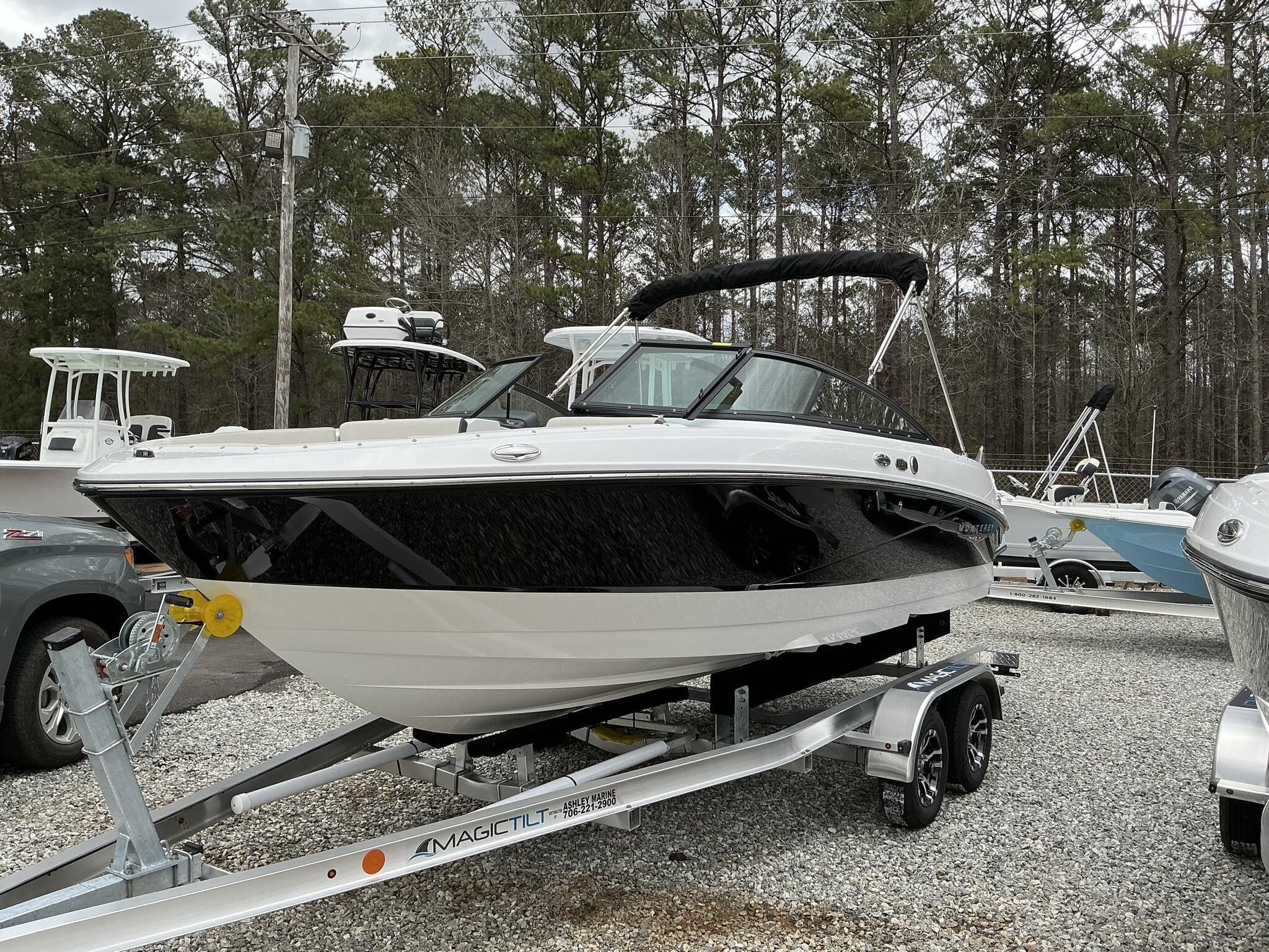 2025 Monterey M Series M-20